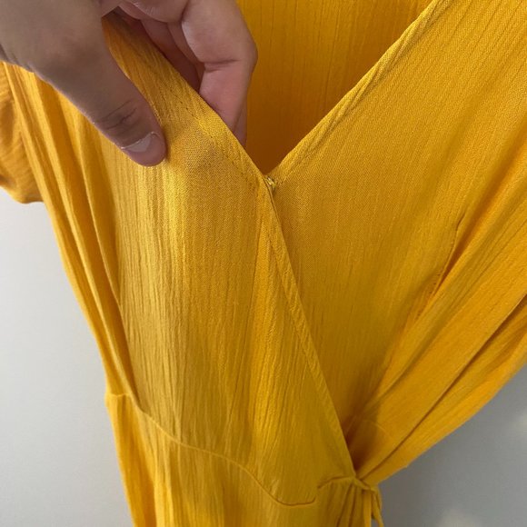 Long yellow flutter sleeve dress - Picture 2 of 6